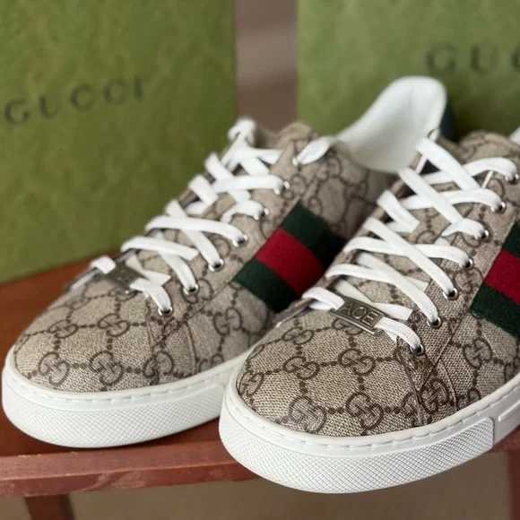 Gucci Men's Beige Sneakers with Green and Red Stripes - Picture 2 of 11